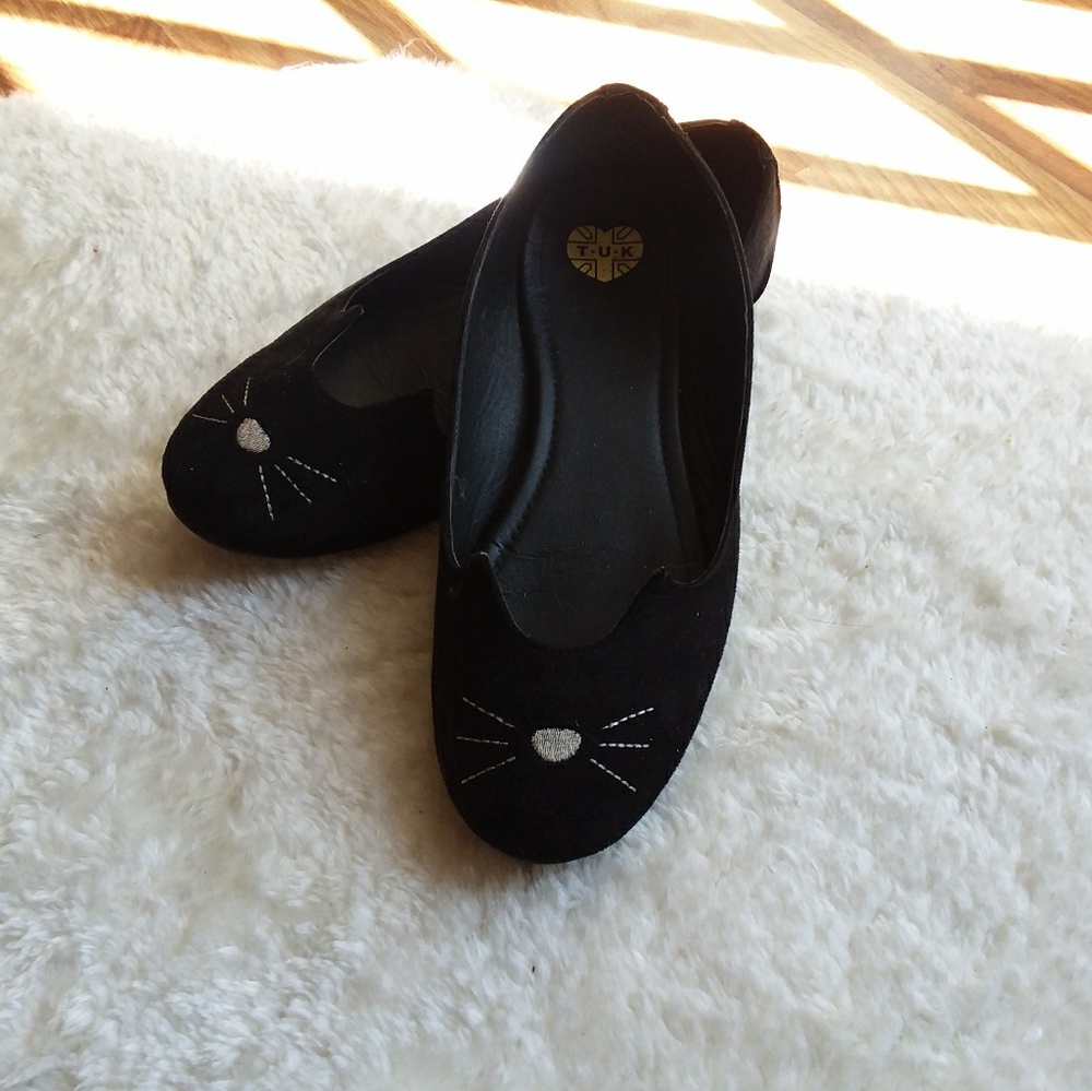 Black cat flats